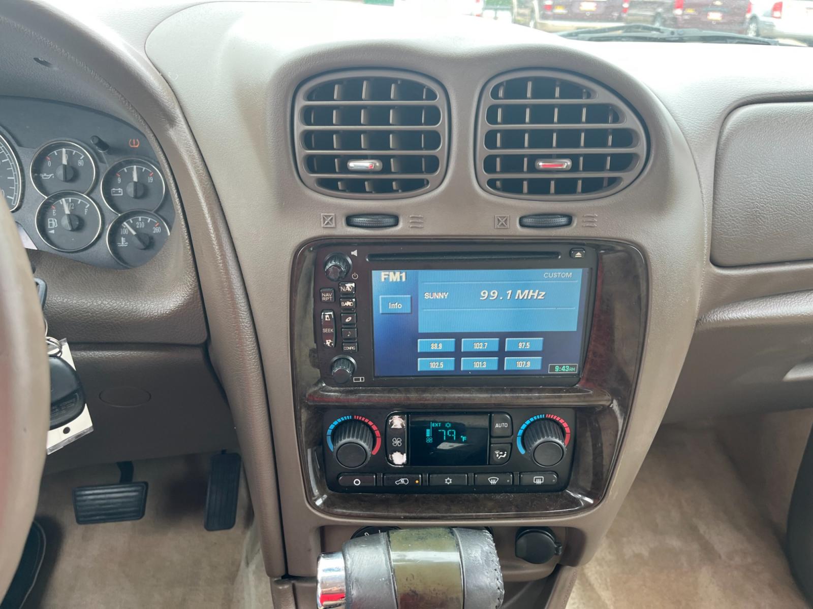 2007 GOLD /TAN Buick Rainier CXL (5GADS13S172) with an 4.2L L6 DOHC 24V engine, 4-Speed Automatic transmission, located at 14700 Tomball Parkway 249, Houston, TX, 77086, (281) 444-2200, 29.928619, -95.504074 - Photo #15